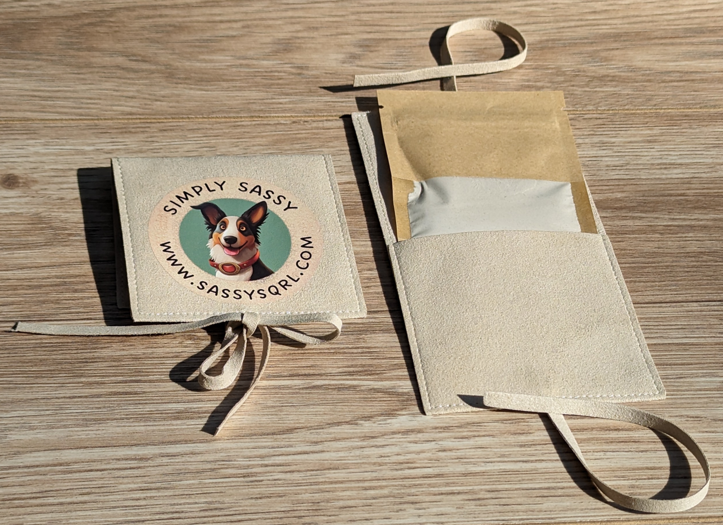 Doggie Grab & Go Powder Pouch with Holder