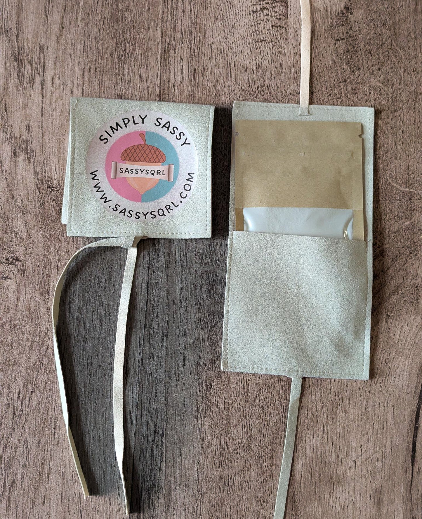 Simply Sassy Grab & Go Powder Pouch with Holder