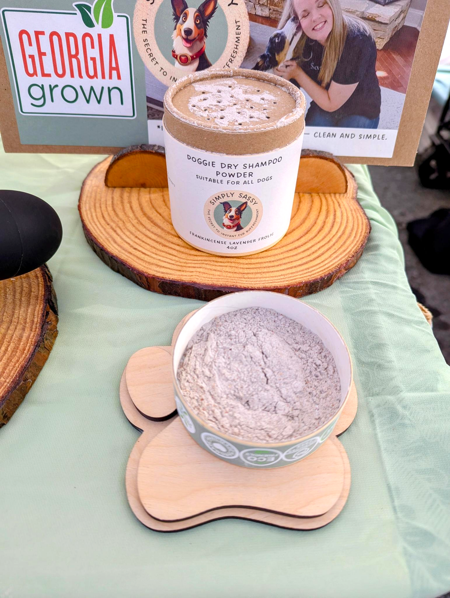 Simply Sassy Waterless Dog Dry Shampoo Powder-Frankincense Lavender Frolic – (4 oz)